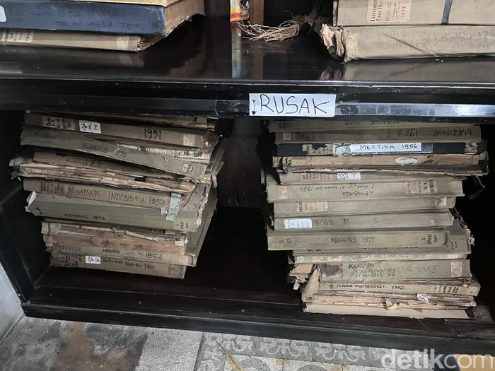 Kondisi arsip jadul di Jogja Library Center, Malioboro, Kota Jogja, Kamis (14/8/2025).