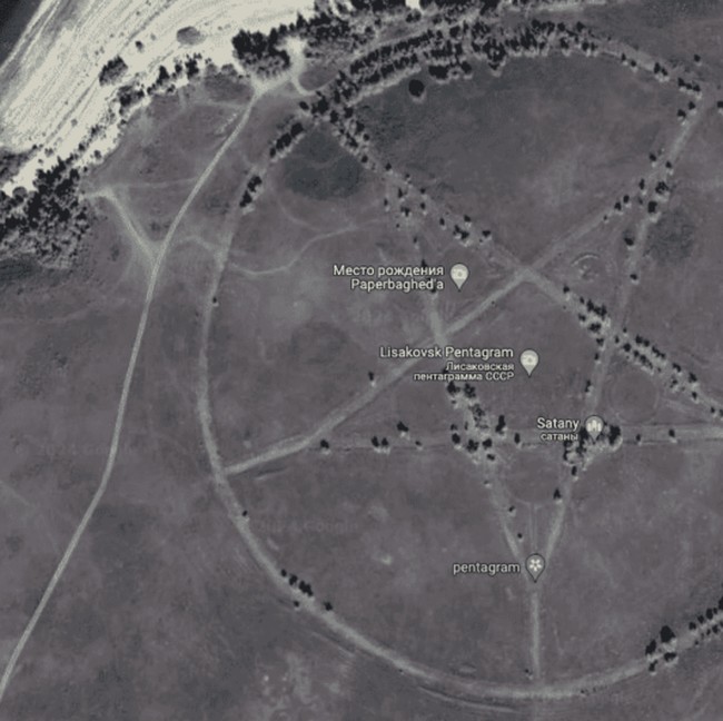 Lokasi Tempat Aneh di Google Earth, Dari Danau Darah Sampai Pentagram