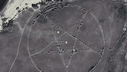 Lokasi Tempat Aneh di Google Earth, Dari Danau Darah Sampai Pentagram