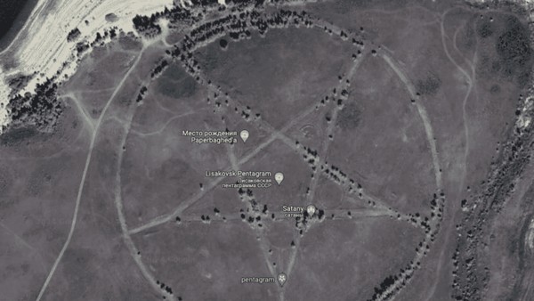 Lokasi Tempat Aneh di Google Earth, Dari Danau Darah Sampai Pentagram