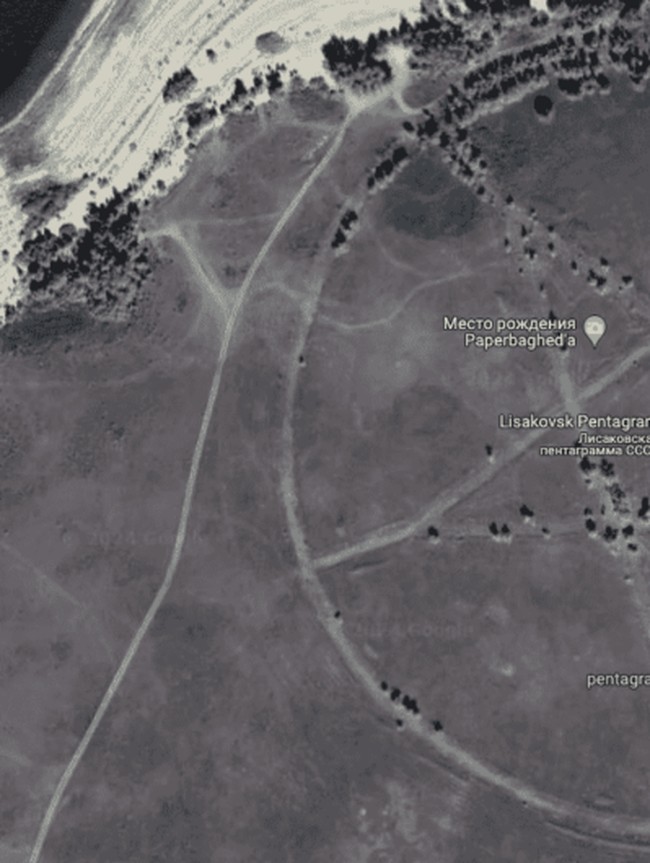Lokasi Tempat Aneh di Google Earth, Dari Danau Darah Sampai Pentagram