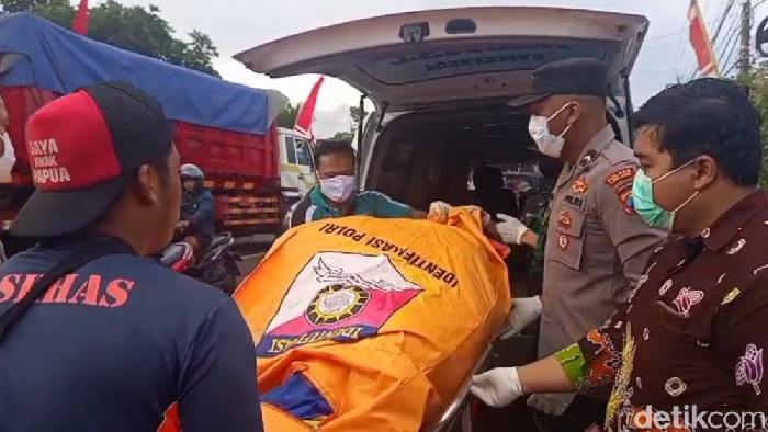 Mayat pria membusuk ditemukan di rumah kosong Lumajang