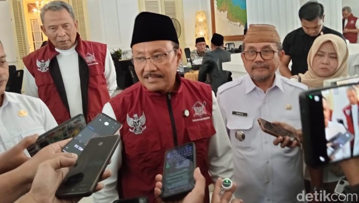 Mensos Syaifullah Yusuf saat berkunjung ke Cirebon