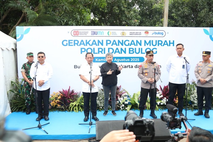 Menteri Dalam Negeri (Mendagri) Muhammad Tito Karnavian mengapresiasi Perusahaan Umum (Perum) Bulog dan Polri atas inisiasi Gerakan Pangan Murah.