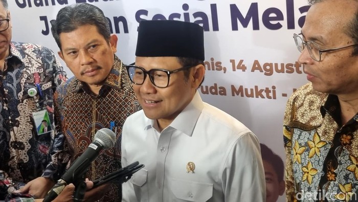 Menteri Koordinator Pemberdayaan Masyarakat (Menko PM) Muhaimin Iskandar di Unair