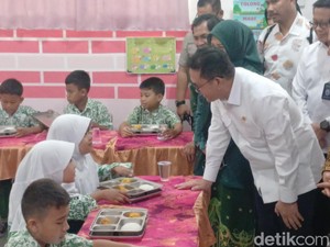 Mendag-Gubernur Kepri Tinjau MBG di Batam, Pastikan Distribusi Makanan Lancar