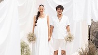Nadine Chandrawinata mengatakan bertemu Dimas Anggara di sebuah mal beberapa tahun lalu saat hendak bertanya soal restoran. Jadi Dimas minta foto di sebuah mal, di situ kita gak kenal. Gue lagi nyasar di mal. Pas gue turun eskalator, gue mau nanya ini restorannya di mana. Gue nanya ke dia, terus dia bilang minta foto, ujarnya. (Foto: dok Instagram nadinelist)