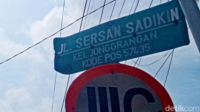 Plang jalan Sersan Sadikin dan Kopral Sayom di Klaten.