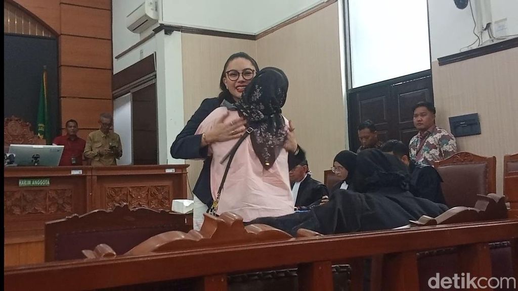 Nikita Mirzani Minta Tolong ke Pengasuh: Titip Arkana dan Azka Ya