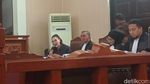 Pelukan Nikita Mirzani ke Pengasuh Anak, Titipkan Pesan Haru
