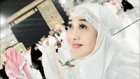 Paramitha Rusady dianggap sudah tua oleh warganet. Namun, ia tak marah disebut demikian. (Foto: dok Instagram paramitha118real)