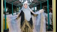 Paramitha Rusady lantas bicara kesibukan saat ini. Saya ini banyak ada behind the scene merealisasikan apa saja kira-kira yang menjadikan industri itu. Jadi itu saja. Secara detailnya gak bisa dibilang satu-satu. Tapi di bidang edukasinya, sertifikatnya, industri filmnya banyak sekali pekerjanya, katanya. (Foto: dok Instagram paramitha118real)