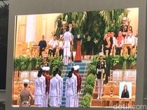 Formasi Baru Paskibraka HUT RI Saat Gladi Bersih Penurunan Bendera di Istana