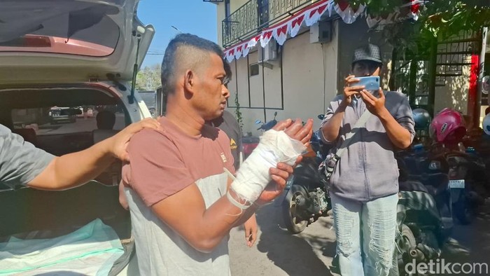 Pelaku H (35), yang membunuh ponakannya sendiri, saat diamankan Polres Bangkalan