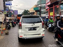 Warga Gerah PKL Kuasai Bahu Jalan Majalaya-Rancaekek, Macet Tiap Pagi