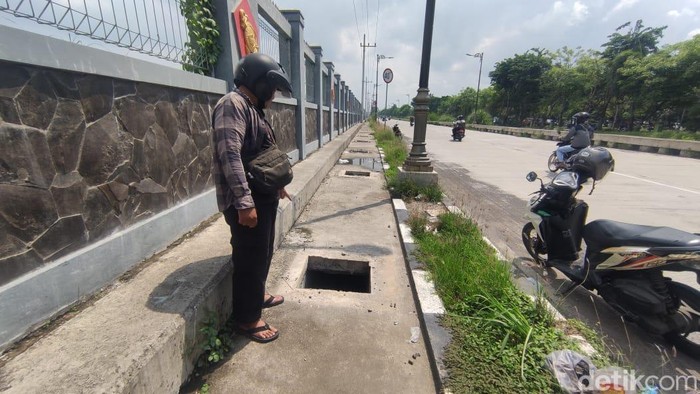 Pencurian besi penutup gorong-gorong di Frontage Road Gedangan Sidoarjo