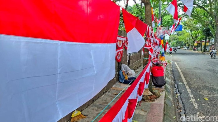 Penjual bendera di Kabupaten Bandung