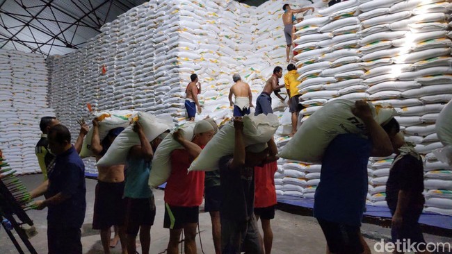 100 Ribu Ton Gula Numpuk di Gudang, Pemerintah Janji Serap dalam 10 Hari!
