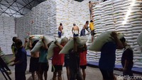 Pasar lancar berkat industri UMKM dan warung kopi di Tulungagung serta sekitarnya.