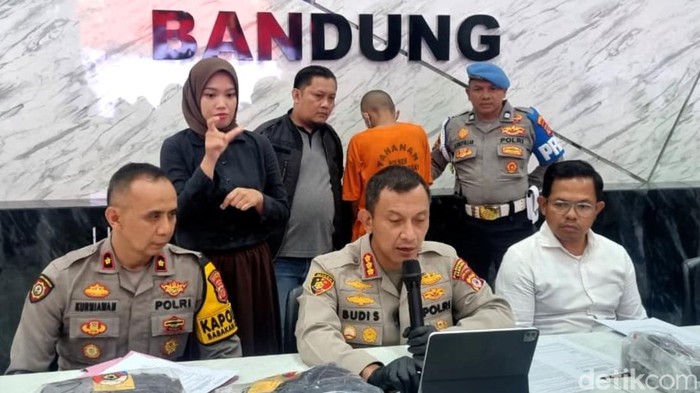 Polisi gelar jumpa pers terkait pembunuhan Desi di Babakan Ciparay, Kota Bandung.