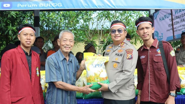 Polres Kepulauan Meranti dan Bulog menggelar GPM, beras 5 ton habis terjual sejam, Kamis (14/8/2025).