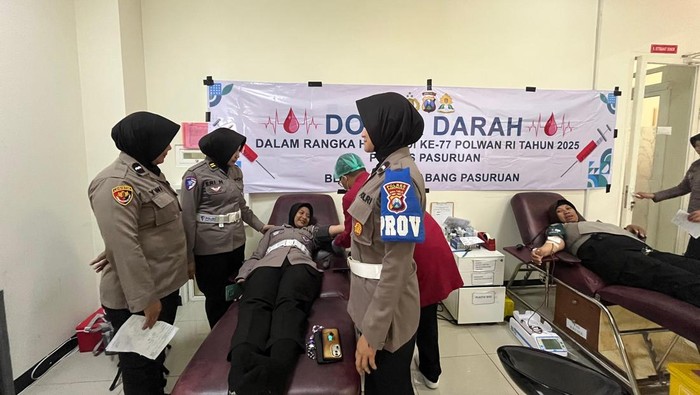 Polwan Polres Pasuruan gelar kegiatan donor darah di Kantor PMI