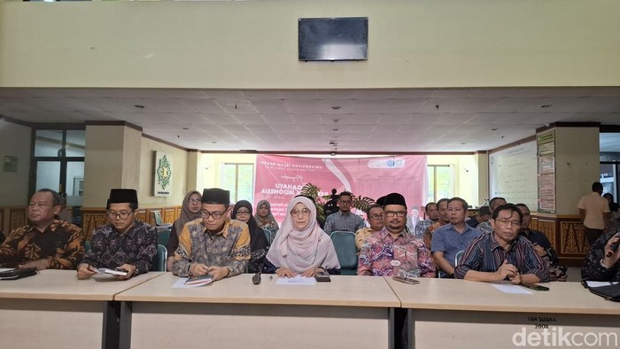 Rektor UIN Suska Riau bersama jajaran saat rilis. (Foto: Dok Raja Adil Siregar/detikSumut).