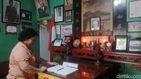 Generasi ketiga, Lina, yang jadi pemelihara rumah bersejarah Djiaw Kie Siong. (Muhammad Lugas Pribady/detikcom)