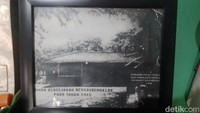 Foto lama bangunan rumah Djiaw Kie Siong di Rengasdengklok saat kejadian penculikan Soekarno-Hatta oleh kelompok pemuda. (Muhammad Lugas Pribady/detikcom)