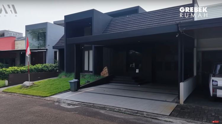 8 Foto Rumah Pinkan Mambo, Dari Luar Serba Hitam Dalamnya Mewah & Cozy