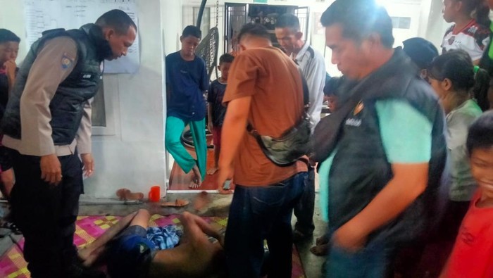 Salah satu pelaku diamankan warga di rumah Kepala Desa Kandis II