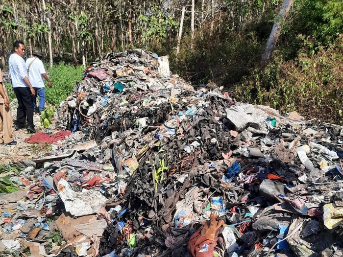 Lokasi pembuangan sampah anorganik di lahan milik warga Paliyan, Gunungkidul, Kamis (14/8/2025).