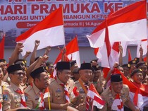 Momen Khofifah Kenalkan Sosok Gus Darling Saat Apel Hari Pramuka ke-64