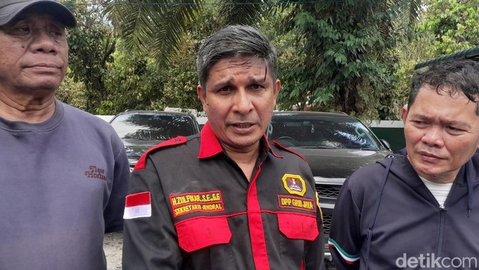 Sekjen DPP GRIB Jaya Zulfikar di markas DPD Sumut yang dirobohkan. (Nizar Aldi/detikSumut)