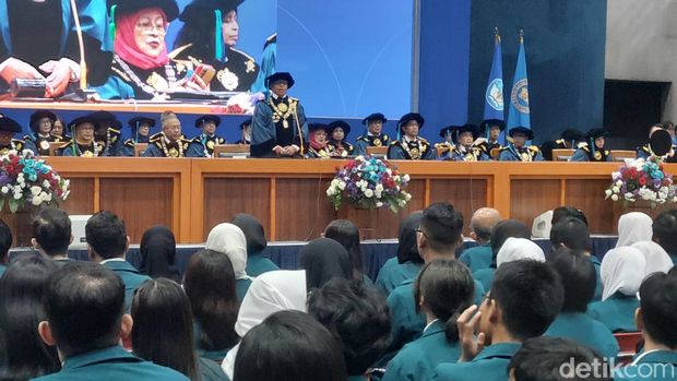 Sidang terbuka penerimaan mahasiswa baru ITB.
