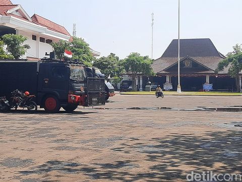 Suasana di halaman Kantor Bupati Pati, Kamis (14/8/2025).