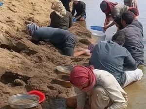 Muncul Diduga Emas di Sungai Eufrat yang Mengering, Ada Hadist-nya