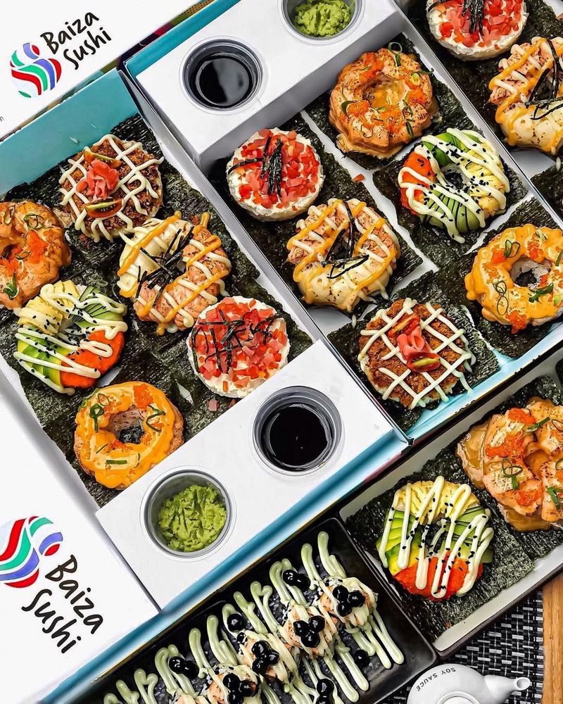 Tempat makan sushi unik.