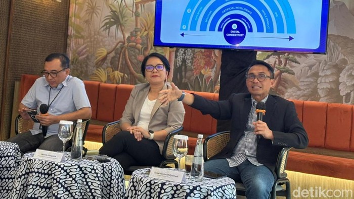 Direktur IT Digital Telkom Faizal Rochmad Djoemadi