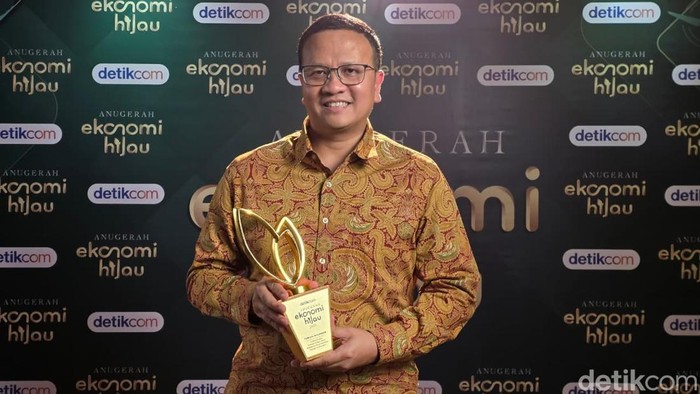 Telkom Indonesia sabet penghargaan terkait Inovasi Infrastruktur Telekomunikasi Berbasis Energi Terbarukan, dalam acara Anugerah Ekonomi Hijau by detikcom. Mereka menyatakan siap membantu pemerintah mewujudkan misi mencapai Net Zero Emission pada 2060.