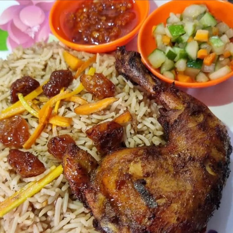 Tempat makan di Pasar Senen Jaya untuk puas makan siang yang bikin kenyang.