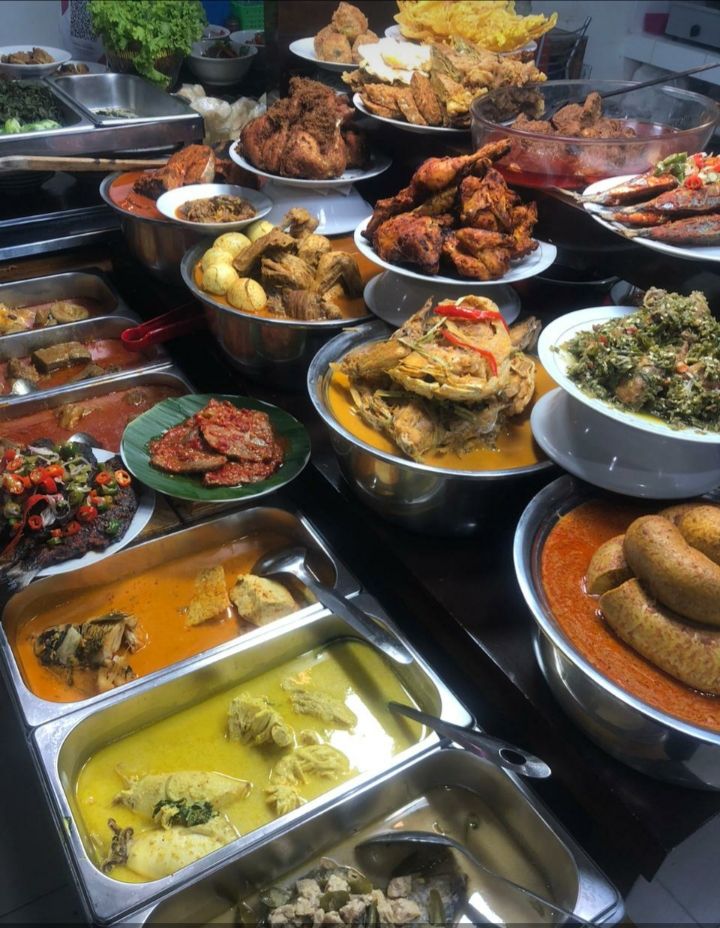 Tempat makan di Pasar Senen Jaya untuk puas makan siang yang bikin kenyang.