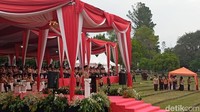 Menteri Koordinator Bidang Pembangunan Manusia dan Kebudayaan RI (Menko PMK) Pratikno menjadi Pembina Upacara Peringatan Hari Pramuka ke-64 yang diselenggarakan di Bumi Perkemahan dan Graha Wisata (Buperta) Cibubur, pada Kamis, 14 Agustus 2025. Foto: (Nikita Rosa Damayanti/detikcom)