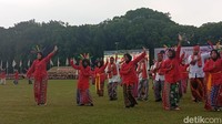 Ada aksi kesenian yang ditampilkan para anggota Pramuka. Foto: (Nikita Rosa Damayanti/detikcom)