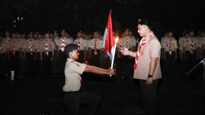Wakil Gubernur Jawa Tengah, Taj Yasin Maimoen, mengikuti Renungan Ulang Janji Pramuka Kwartir Daerah (Kwarda) Jateng di Taman Makam Pahlawan (TMP) Giri Tunggal, Semarang, Rabu (13/8/2025) malam.