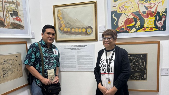 Wakil Ketua BETA UFO Indonesia Anugerah Sentot Sudono (Nugy) dan seniman Tjandra Kerton.