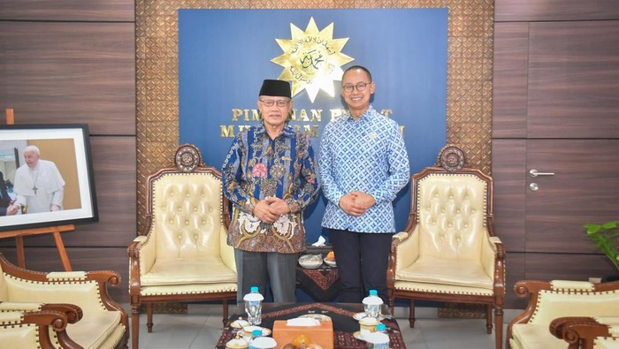Wakil Ketua MPR dari Fraksi Partai Amanat Nasional (PAN) Eddy Soeparno menemui Ketua Umum PP Muhammadiyah Prof. Haedar Nashir