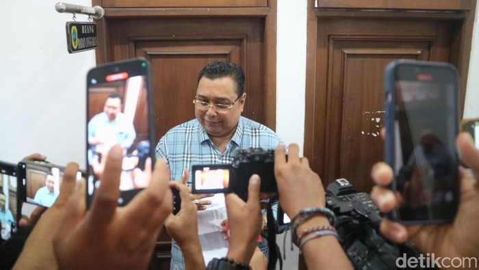 Wakil Pansus Hak Angket DPRD Pati, Joni Kurnianto saat konferensi pers di DPRD Pati, Kamis (14/8/2025)