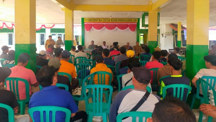 Warga Jember geruduk balai desa usai battle sound horeg dilarang