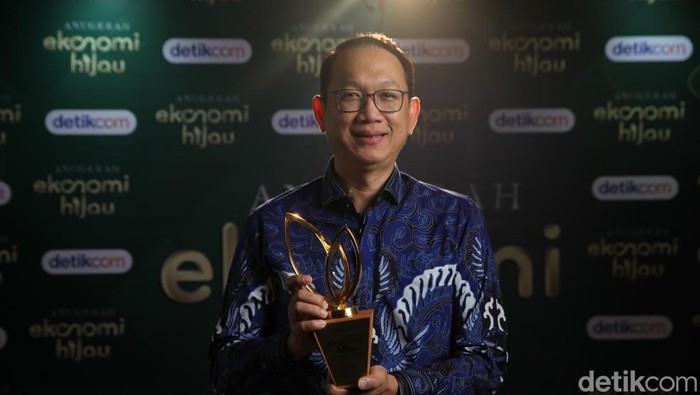 XLSmart meraih apresiasi atas Inisiatif Pengurangan Emisi melalui Digitalisasi dalam acara Anugerah Ekonomi Hijau 2025 by detikcom. Dalam upaya mengurangi emisi, mereka menggunakan teknologi canggih di setiap operasionalnya.